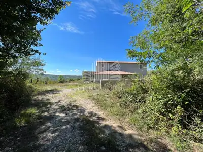 GROŽNJAN, VILA 184 m², ZEMLJIŠTE 2442 m² - 8