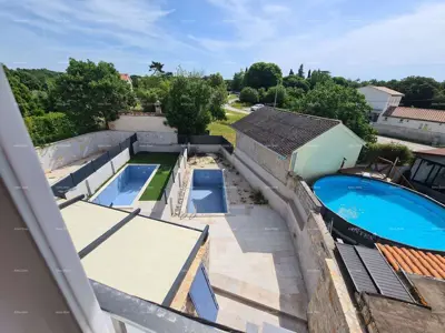 Haus 105 m², Boškari bei Svetvinčenat, Pool und Hof