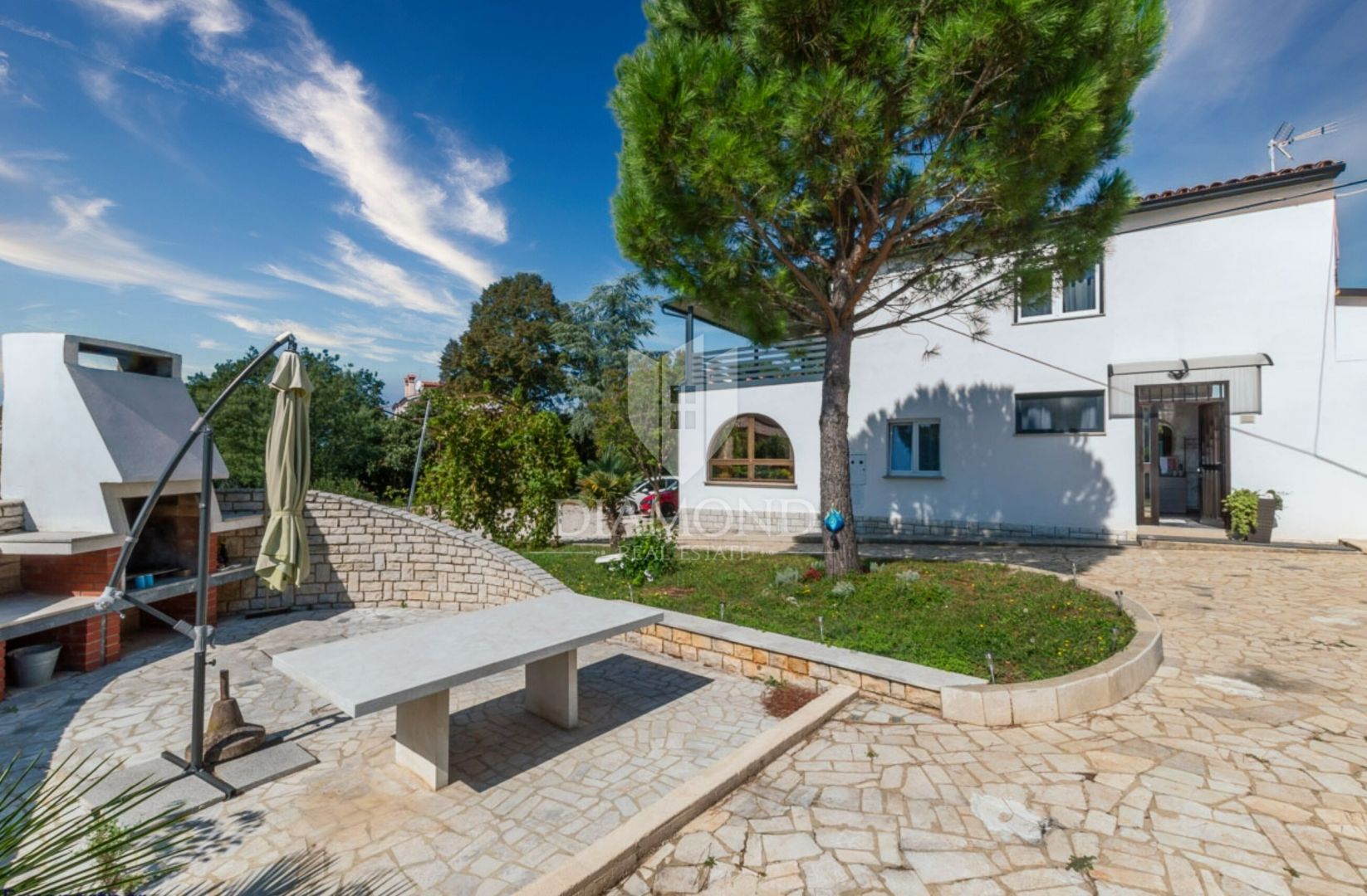 House 240 m², Poreč surroundings - 5 bedrooms, terrace 40 m²