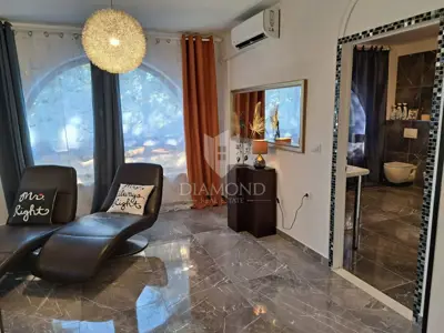 House 240 m², Poreč surroundings - 5 bedrooms, terrace 40 m² - 8