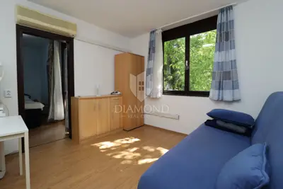 Stan u Poreču, blizu mora i plaža, balkon