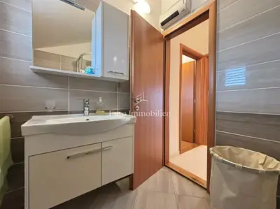 Kuća 35 m², Potočnica - pogled na more i dvorište - 21
