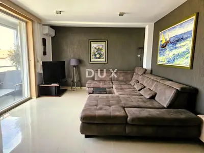 PULA, PJEŠČANA UVALA - premium furnished apartment with terrace only 150 meters