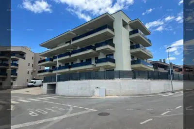 Tar – Vabriga | Moderan dvoetažni stan s impresivnom krovnom terasom od 110 m²