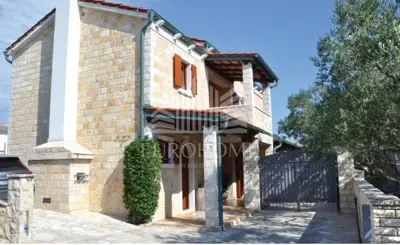 Luksuzna vila s bazenom, centar Novalje, 250m od mora - 2