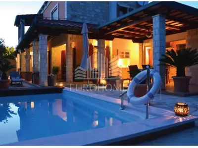 Luksuzna vila s bazenom, centar Novalje, 250m od mora - 6