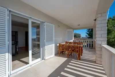 House 202 m², Rogoznica - quiet location and open sea view - 8
