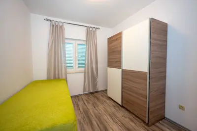 House 202 m², Rogoznica - quiet location and open sea view - 16