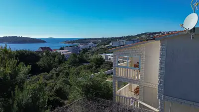 House 202 m², Rogoznica - quiet location and open sea view - 4