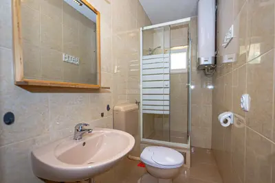 House 202 m², Rogoznica - quiet location and open sea view - 18