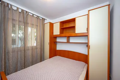 House 202 m², Rogoznica - quiet location and open sea view - 17