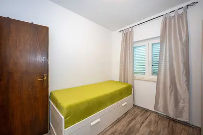 House 202 m², Rogoznica - quiet location and open sea view - 15