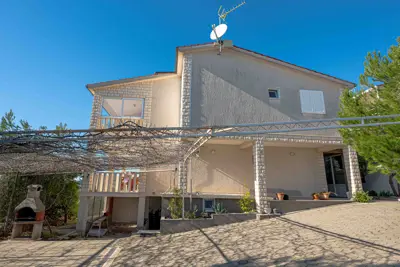 House 202 m², Rogoznica - quiet location and open sea view - 2