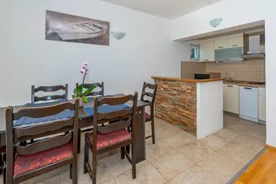 Kuća 202 m², Rogoznica - mirna lokacija i otvoren pogled na more - 10