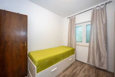Kuća 202 m², Rogoznica - mirna lokacija i otvoren pogled na more - 13