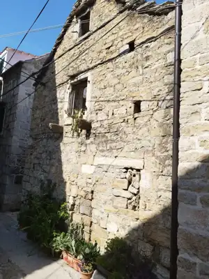 Steinhaus, Kaštel Sućurac, 50 m vom Meer und in der Nähe des Zentrums