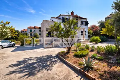 Građevinska čestica 610 m², Supetar - centar i blizu plaže