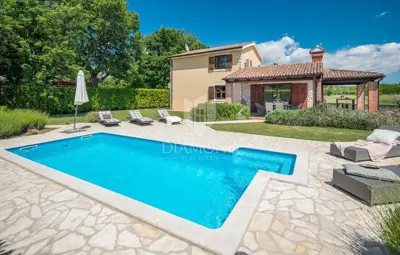 Haus 144 m², Poreč - Pool und gepflegter Hof