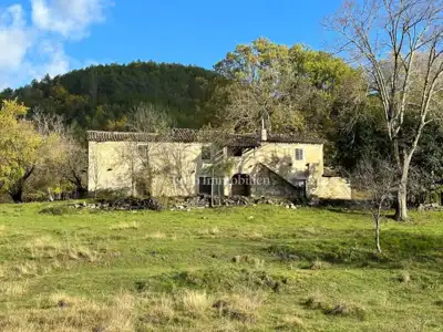 Kuća 250 m², Cerovlje - istarska stancija i okućnica 11.000 m²