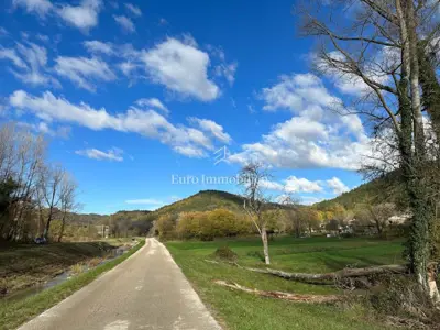 Kuća 250 m², Cerovlje - istarska stancija i okućnica 11.000 m² - 12