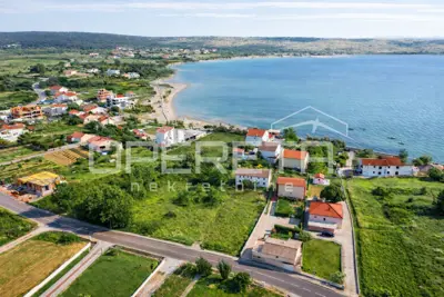 Građevinsko zemljište 1.600 m², Ljubač - 100 m od mora