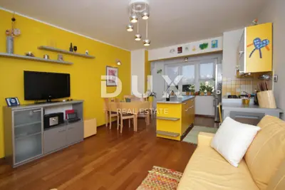 Wohnung 61,8 m², Pula Centar - 2 Zimmer, Balkon und Parkplatz