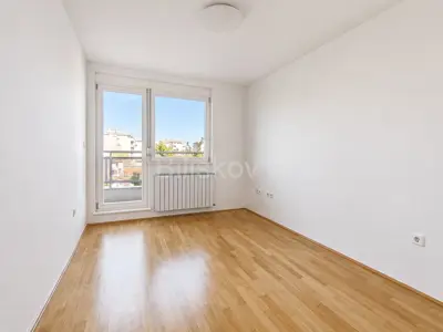 Uredski prostor 95 m², Kruge, 2. kat i dizalo - 3