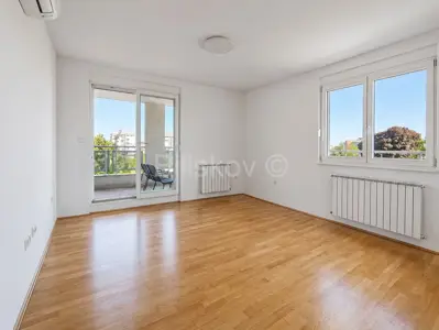 Uredski prostor 95 m², Kruge, 2. kat i dizalo