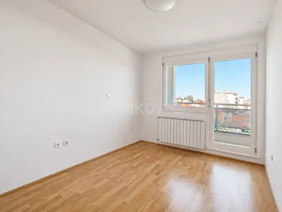 Uredski prostor 95 m², Kruge, 2. kat i dizalo - 2