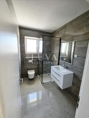 Stan 90 m², Vodice - novogradnja s vrtom i bazenom - 3