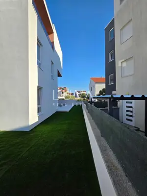 Stan 90 m², Vodice - novogradnja s vrtom i bazenom - 18