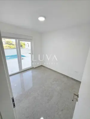 Stan 90 m², Vodice - novogradnja s vrtom i bazenom - 14