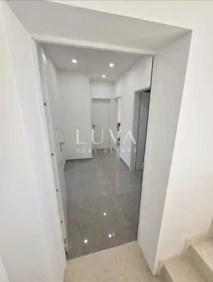 Stan 90 m², Vodice - novogradnja s vrtom i bazenom - 4