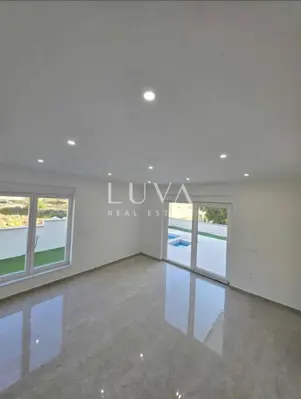 Stan 90 m², Vodice - novogradnja s vrtom i bazenom - 2