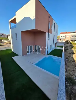 Stan 90 m², Vodice - novogradnja s vrtom i bazenom - 19