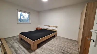 House 75 m², Samobor - three apartments and an outbuilding - 9