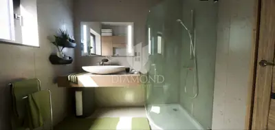 Stan u Poreču, prizemlje s vrtom 238 m² i novogradnja - 13