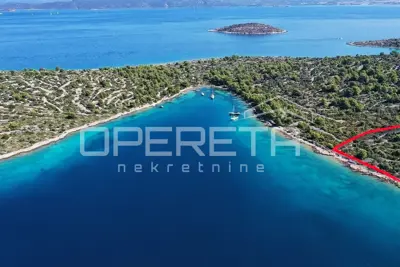 Agricultural land 19,555 m², Kaprije - first row to the sea