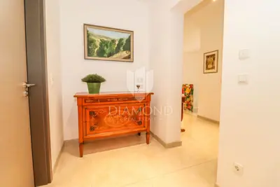 Haus 400 m², Rovinj - ruhige Straße und Grundstücksfläche - 19