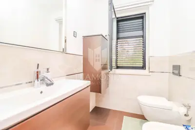 Haus 400 m², Rovinj - ruhige Straße und Grundstücksfläche - 12