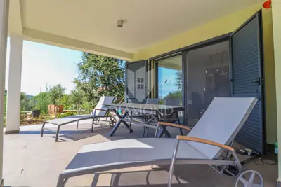 Haus 400 m², Rovinj - ruhige Straße und Grundstücksfläche - 7