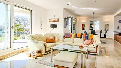 Haus 400 m², Rovinj - ruhige Straße und Grundstücksfläche - 6