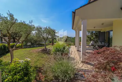Haus 400 m², Rovinj - ruhige Straße und Grundstücksfläche - 4