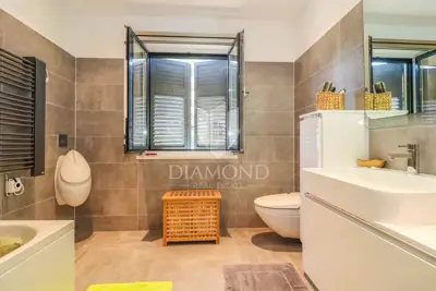 Haus 400 m², Rovinj - ruhige Straße und Grundstücksfläche - 21