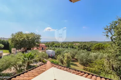 Haus 400 m², Rovinj - ruhige Straße und Grundstücksfläche - 18