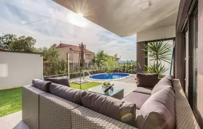 Kostrena, 65 m², 2 Zimmer + Wohnzimmer, 150 m² Gartenfläche - 3