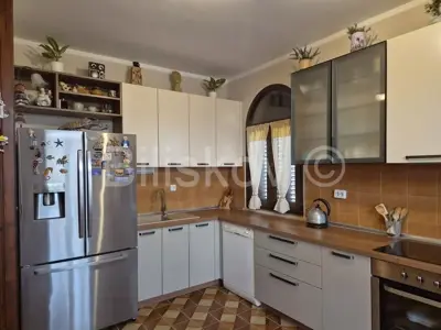 Brač, Supetar, freistehendes zweistöckiges Haus zu verkaufen - 15