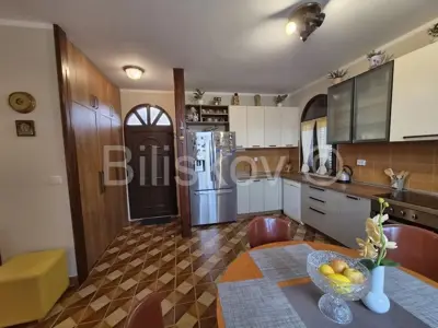 Brač, Supetar, freistehendes zweistöckiges Haus zu verkaufen - 9