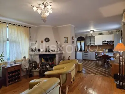 Brač, Supetar, freistehendes zweistöckiges Haus zu verkaufen - 14