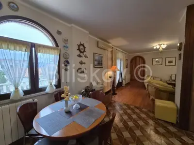 Brač, Supetar, freistehendes zweistöckiges Haus zu verkaufen - 11